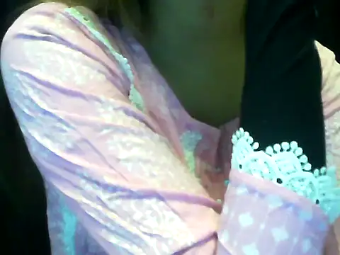 Snapshot of hot-niti chatting on October 20, 3:53 am hot-niti online show from October 20, 3:53 am