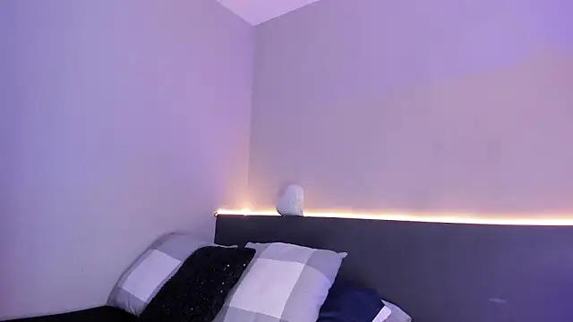 sara  jones gh online show from September 22, 11:41 am