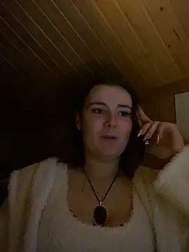 mewKate online show from April 29, 7:19 pm