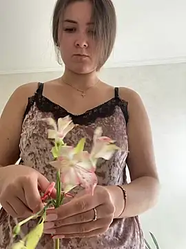 mewKate online show from July 20, 1:13 pm