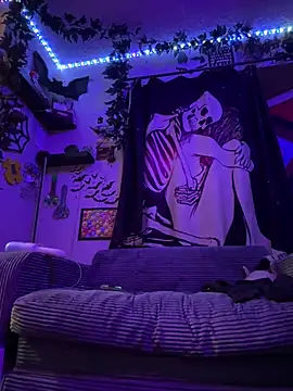 trashbrat online show from July 8, 10:06 am