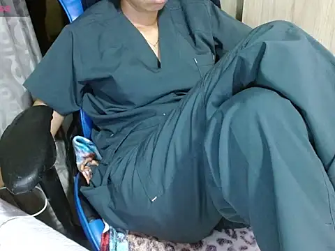 Danielagomez33 online show from May 2, 12:58 am