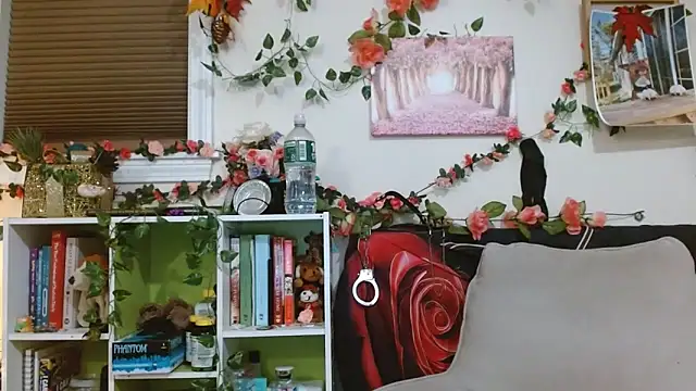 AverageRose online show from March 15, 7:32 am