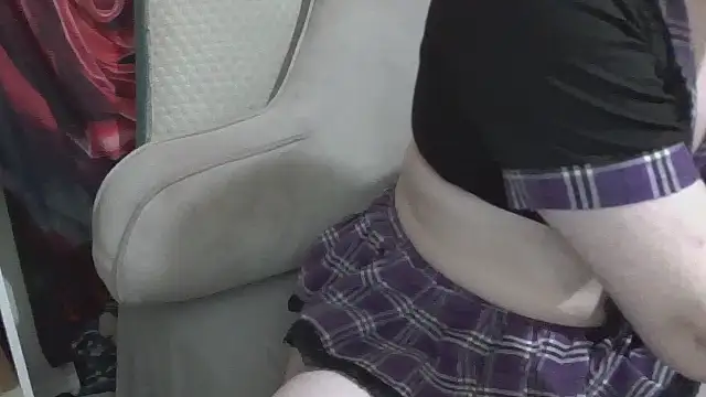 AverageRose online show from September 25, 1:43 pm