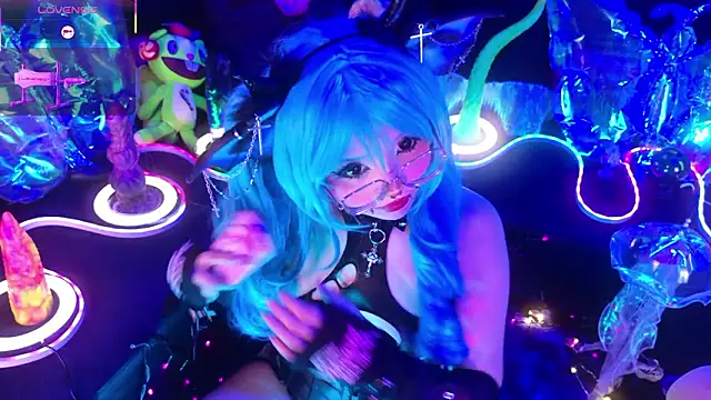 LaytonBox online show from March 14, 2:18 pm