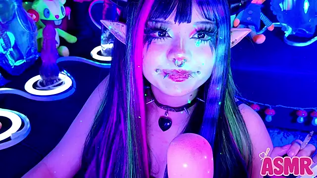 LaytonBox online show from November 17, 5:35 pm