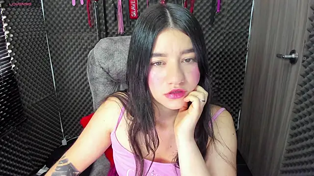 lilihot  online show from November 18, 2:40 pm