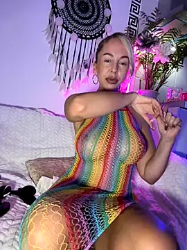 CheekyChels online show from December 1, 8:00 pm