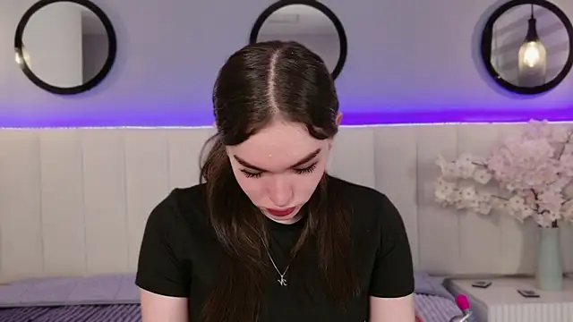 chelsea bolton  online show from July 25, 12:23 pm