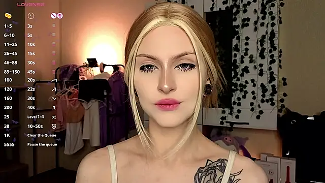 Emily  Mooree online show from November 3, 3:32 am