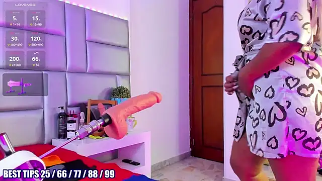 LovelyNickii online show from February 17, 1:54 pm