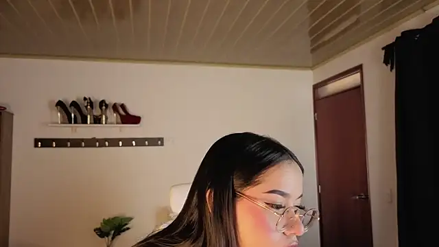 Renaxi Smith online show from January 7, 8:12 pm