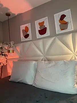 Sara  collins   online show from April 25, 1:52 pm