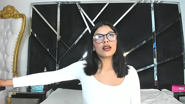 Salmaportman69 online show from March 18, 6:57 pm