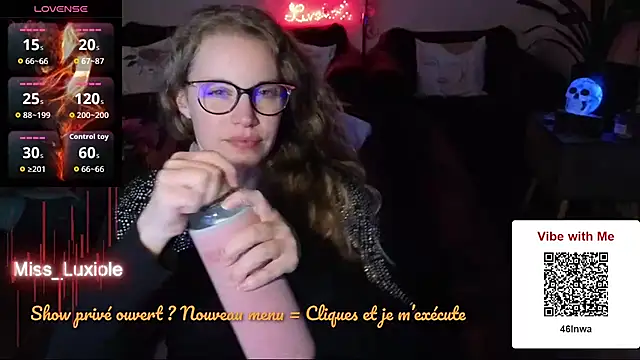 Miss luxiole online show from October 31, 3:08 am