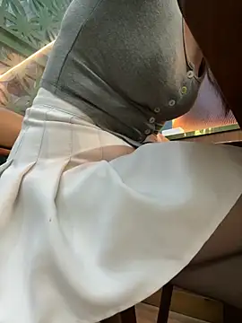 nainai2002 online show from September 18, 3:10 pm