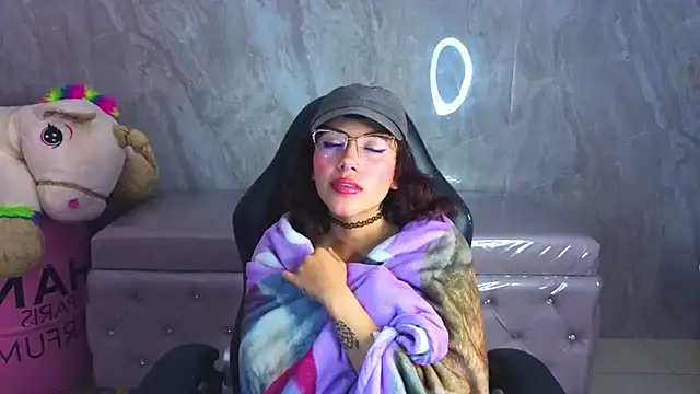 zoe ch  online show from July 17, 10:52 am