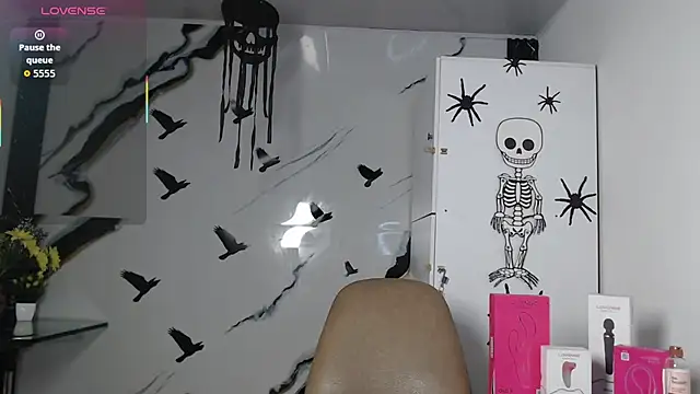 esmeralda-bk online show from November 5, 9:20 pm