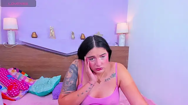 Snapshot of ScarletEmber3 chatting on October 12, 4:37 am ScarletEmber3 online show from October 12, 4:37 am