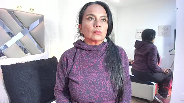 raquell moore online show from November 27, 7:28 pm