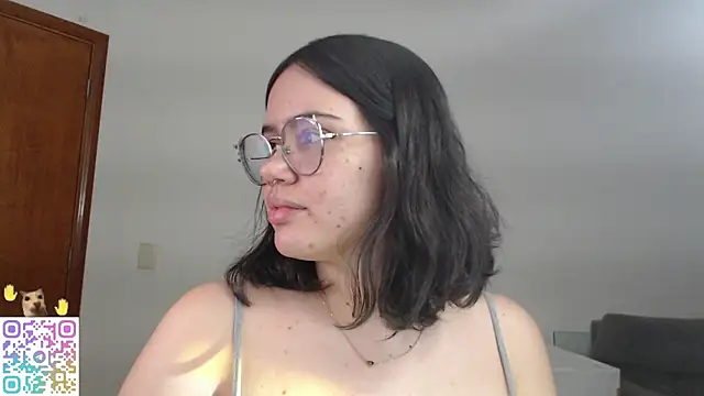 crystalll room online show from June 29, 2:18 am