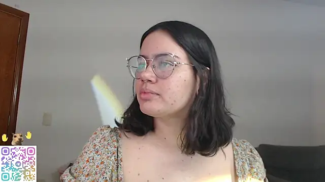 crystalll room online show from July 6, 1:55 am
