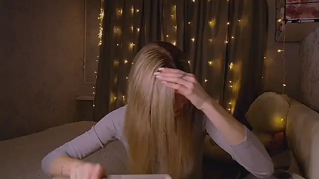 Melissa smith  online show from November 10, 10:05 pm