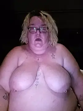 diosacurvy1984 online show from June 21, 11:31 pm