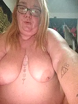 diosacurvy1984 online show from October 22, 9:20 pm