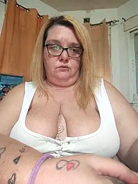 diosacurvy1984 online show from December 18, 9:58 am