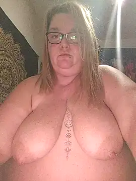 diosacurvy1984 online show from November 24, 11:07 pm