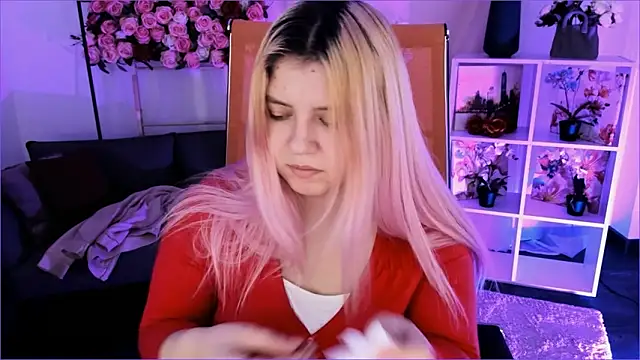 DiaAngell online show from February 10, 7:39 pm