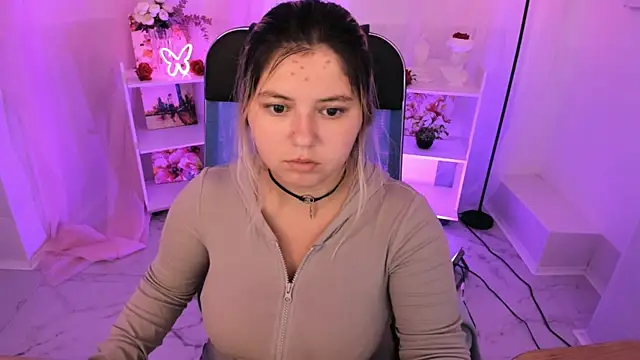 DiaAngell online show from September 25, 5:28 am