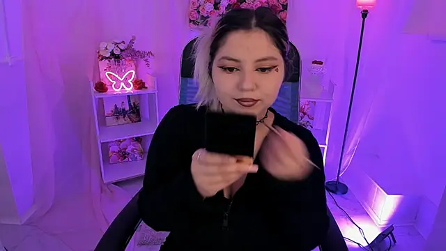 DiaAngell online show from October 8, 8:02 pm