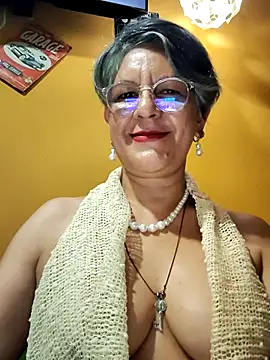 ilonna2025 online show from July 25, 10:39 pm