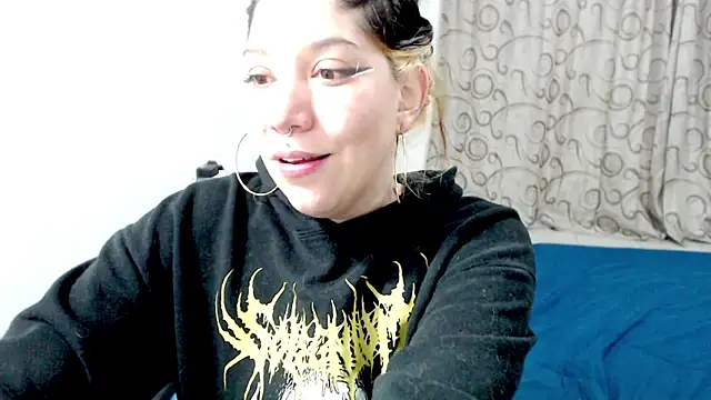 Snapshot of sharonnleon chatting on October 1, 3:22 am sharonnleon online show from October 1, 3:22 am