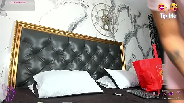 DalayMoore online show from February 27, 8:19 pm