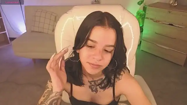 Nicole Foxx  online show from May 4, 7:17 pm