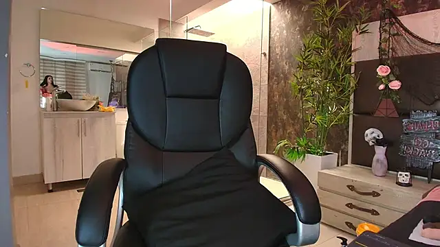 Bella Smiith  online show from October 21, 7:29 pm