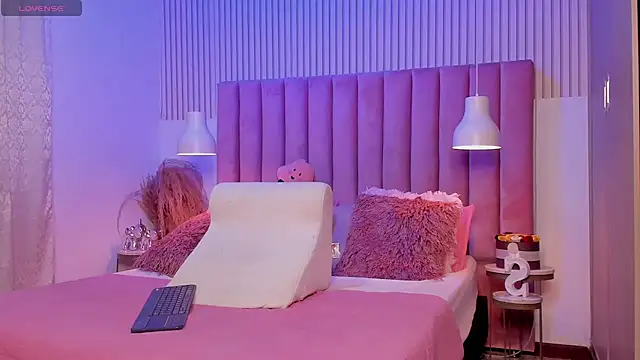 ScarlettDreamss7 online show from July 4, 11:50 am