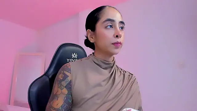 sophierooy22 online show from May 3, 1:09 am