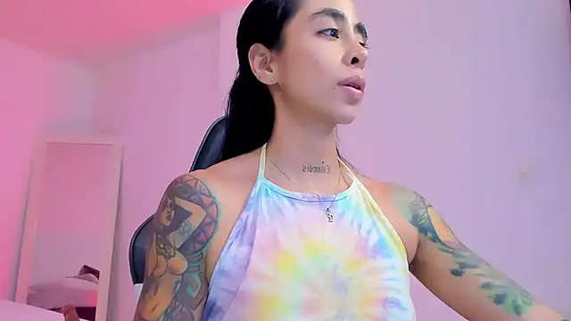sophierooy22 online show from August 2, 3:31 am