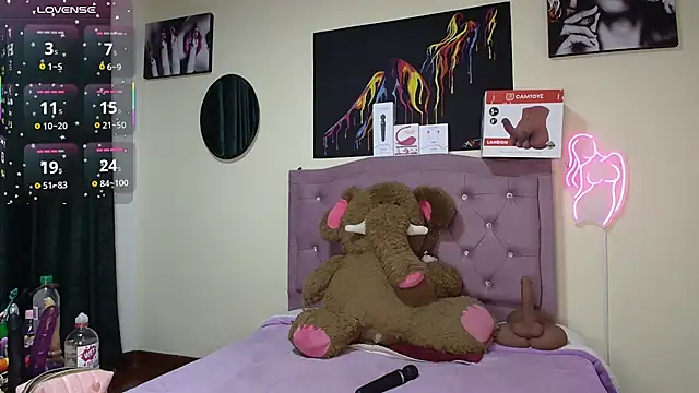 Emmie Hot online show from June 17, 11:55 am