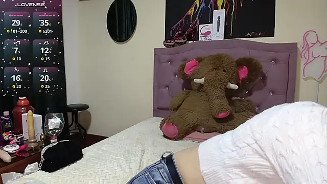 Emmie Hot online show from December 17, 12:09 pm