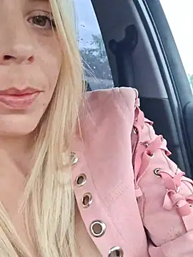 SweetyNinaOff1 online show from May 2, 3:15 pm
