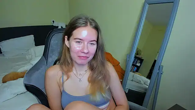 Snapshot of EmilyPaw chatting on September 28, 10:09 am EmilyPaw online show from September 28, 10:09 am