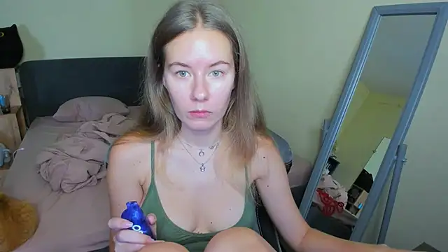 Snapshot of EmilyPaw chatting on September 16, 11:07 am EmilyPaw online show from September 16, 11:07 am