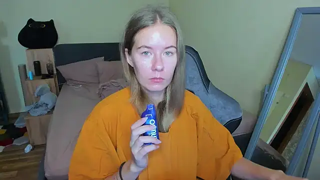 Snapshot of EmilyPaw chatting on September 20, 9:07 am EmilyPaw online show from September 20, 9:07 am