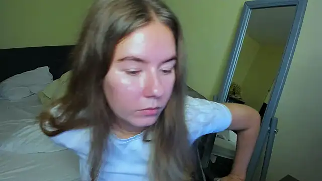 Snapshot of EmilyPaw chatting on September 27, 10:00 am EmilyPaw online show from September 27, 10:00 am