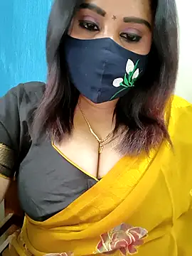 Queenflowerr online show from May 5, 6:55 pm